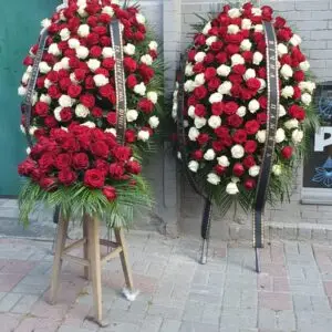 Вінки з живих квітів на прощання або похорон