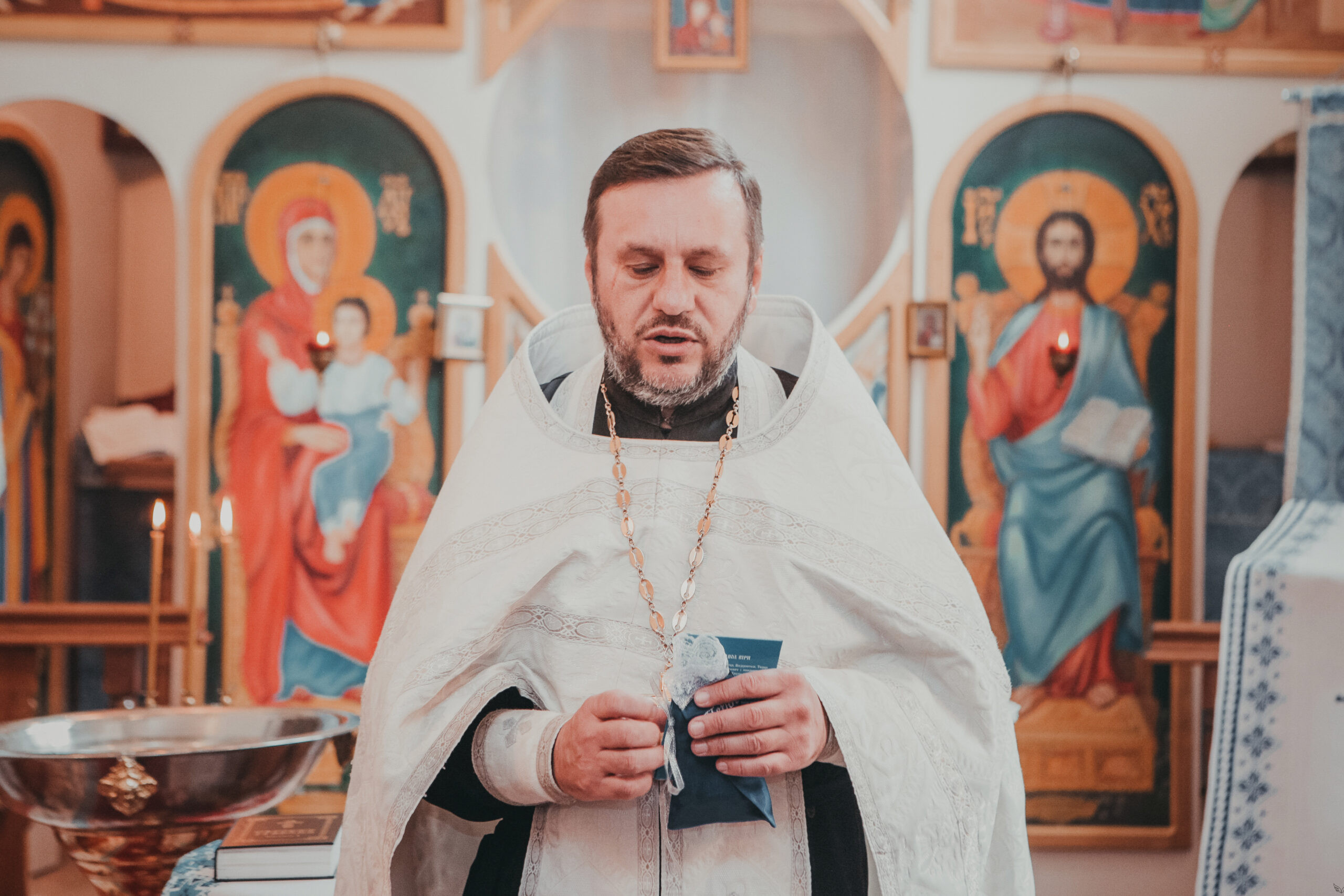 Детальніше про статтю Роль священника на похованнях: історія, традиції та сучасність у Києві та області